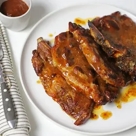 Μπριζολάκια χοιρινά με σάλτσα bbq