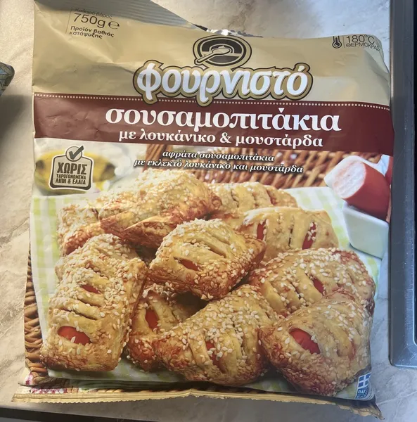 Σουσαμοπιτάκια με λουκάνικο & μουστάρδα