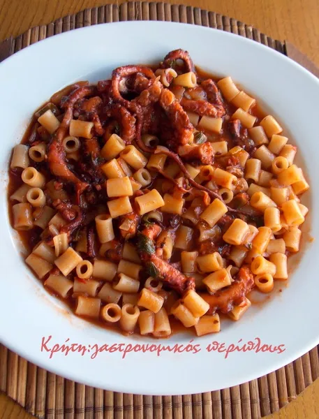 Νηστίσιμα Χταπόδι με κοφτό μακαρόνι