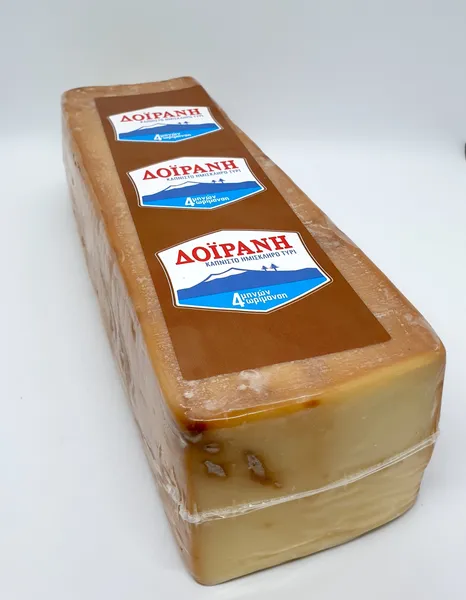 καπνιστό ημίσκληρο τυρί