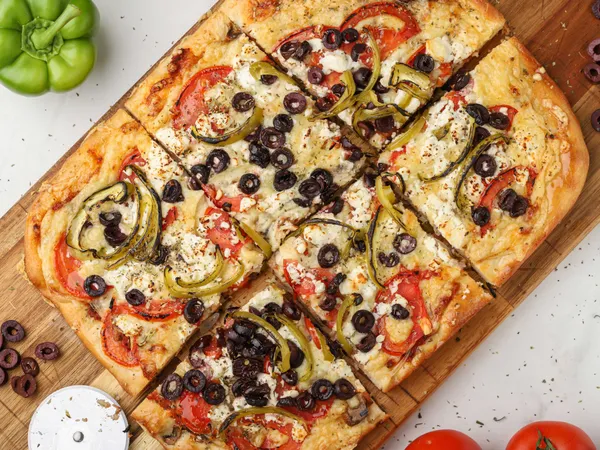 Pizza χωριάτικη